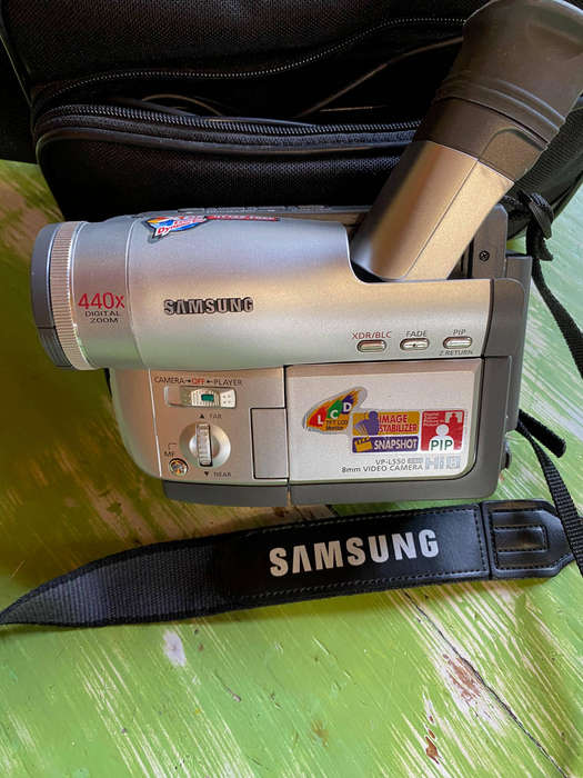 Samsung VP-L550 8MM Video Camera - with accessories - perfect working order