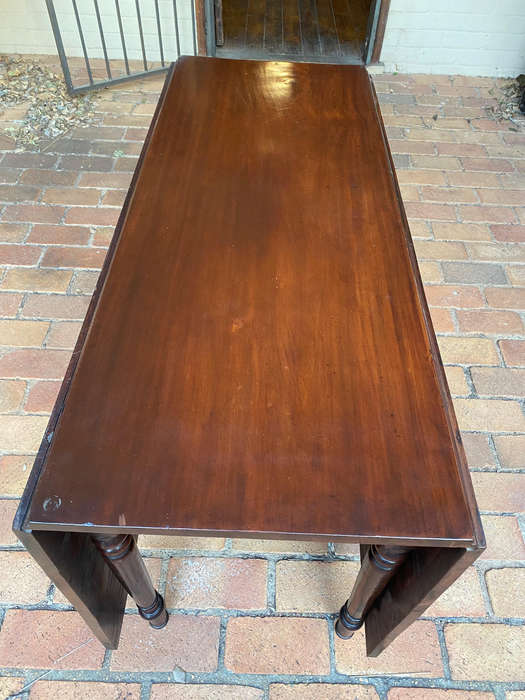 Antique Georgian Mahogany gate leg drop leaf table