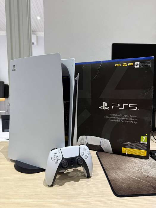 PLAYSTATION 5 DIGITAL EDITION BOXED PS5(MINT CONDITION) **FREE PS5 MEDIA REMOTE**