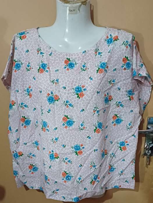 Ladies - Multicolored Top - Make - no make - Size - no size