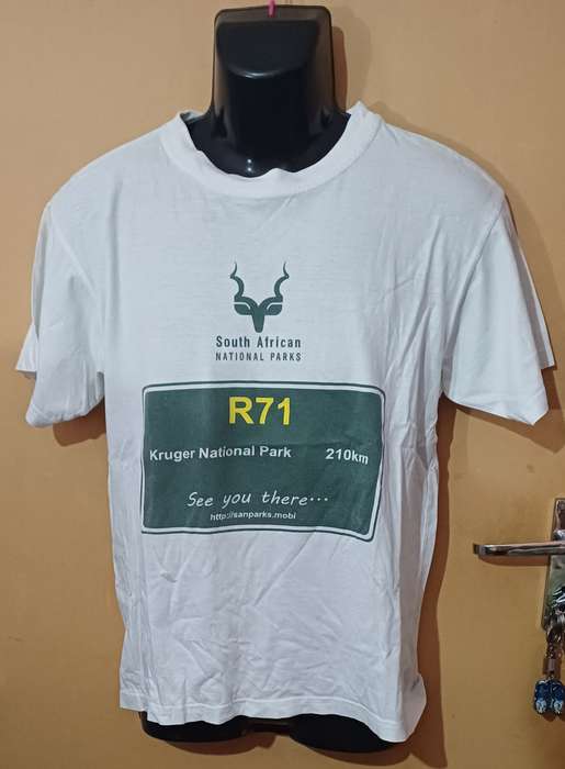 Mens - White T-Shirt - Make - no make - Size - M