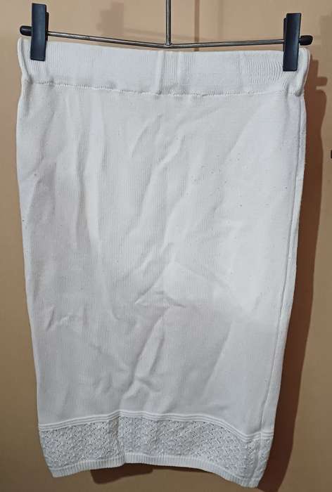 Ladies - Beige Knitted Skirt - Make - no make - Size - no size
