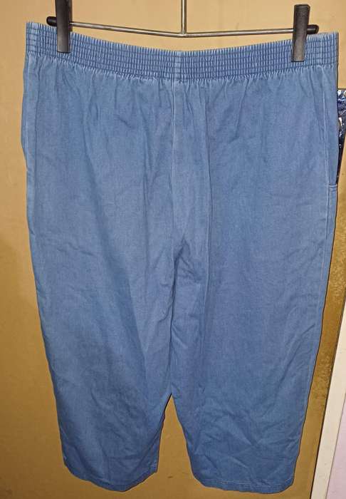 Ladies - 3/4 Jeans Pants - Make - Clothes Line - Size - 40