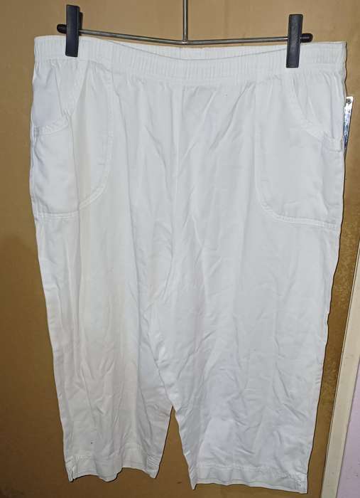 Ladies - 3/4 Jeans - Make - Woolworths - Size - 16