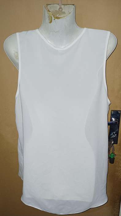 Ladies - White Top - Make - La Vie - Size - 14