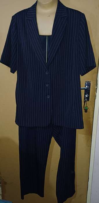 Ladies - 2 Pice Outfit - Make - Rene Taylor - Size - top 40 pants 42