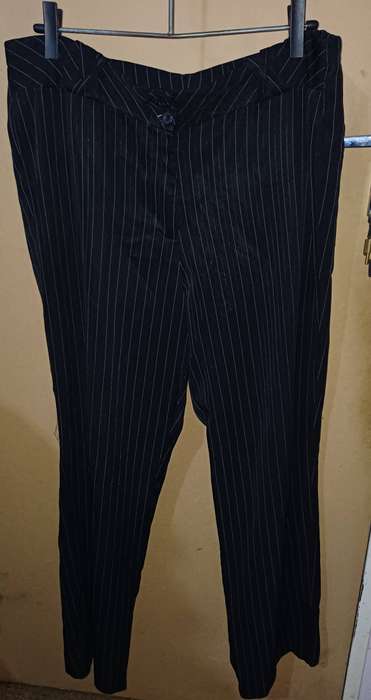 Ladies - 2 Pice Outfit - Make - Rene Taylor - Size - top 40 pants 42