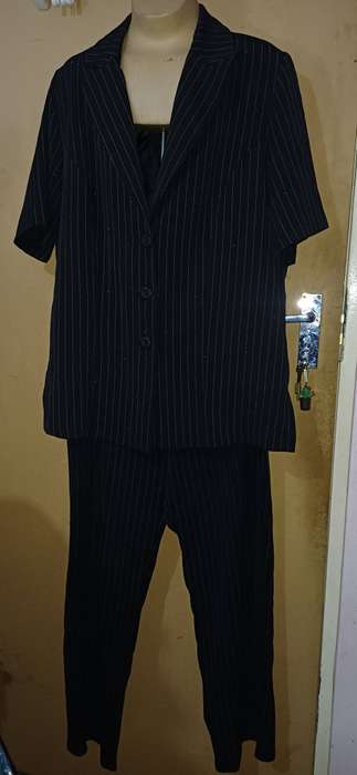 Ladies - 2 Pice Outfit - Make - Rene Taylor - Size - top 40 pants 42