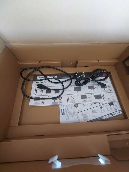 Lenovo ThinkVision QHD 1440p 24" Monitor (usb-c display)