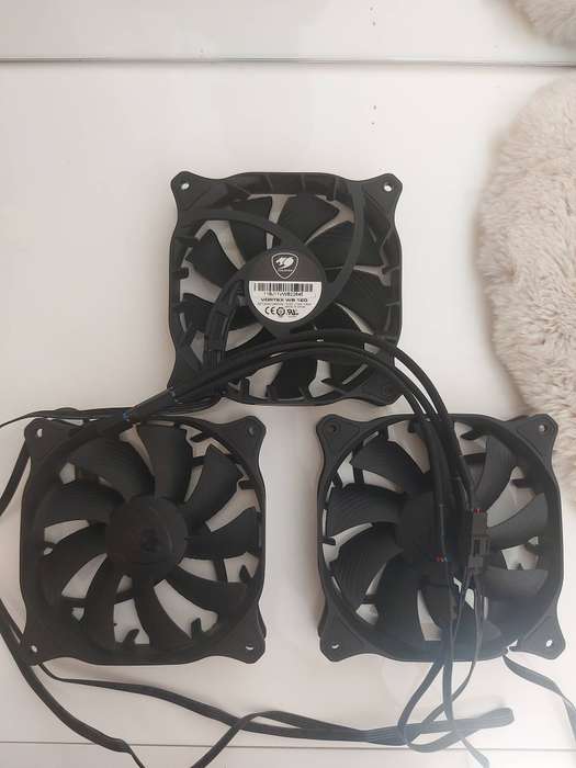 3x Cougar 120mm PWM Case Fans + Splitter