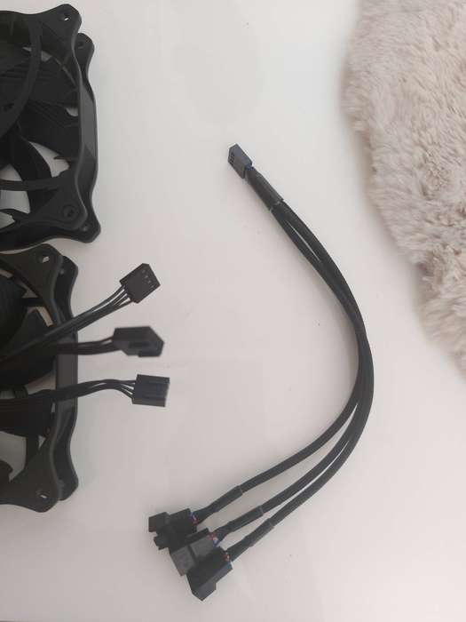 3x Cougar 120mm PWM Case Fans + Splitter