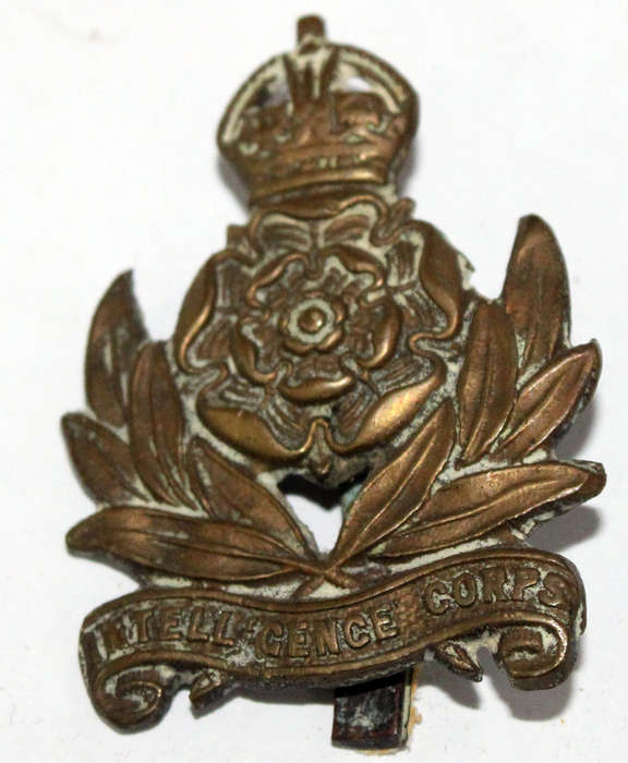 Army Intelligence Corps cap badge (Damaged)