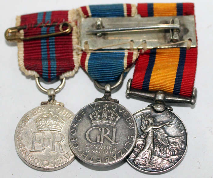 Miniature medal set