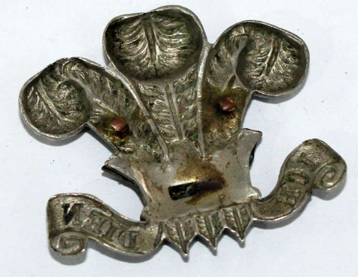Welsh Regiment cap badge (NO PINS)
