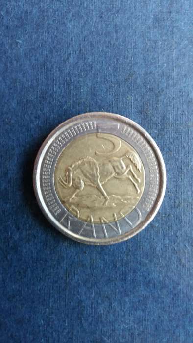 South Africa 2004 R5 - Wildebeest * First Bimettalic Coin* AU