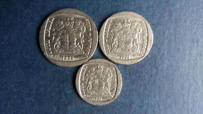 South Africa 1994 R5 Wildebeest , R2  & R1 Kudu * R2 - Mintage 994 000* Difficult to find