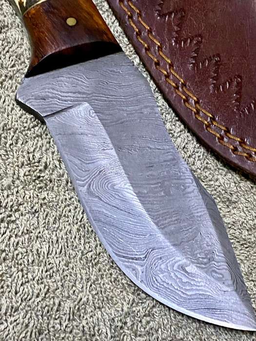 Damascus Knife - includes leather sheath
