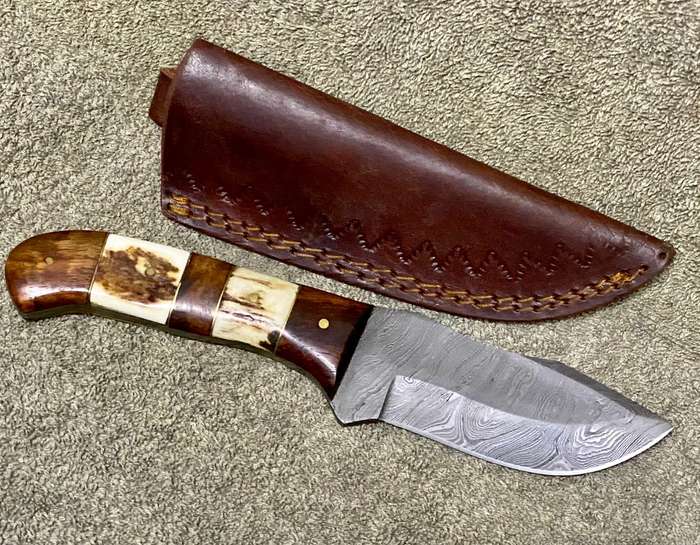 Damascus Knife - includes leather sheath