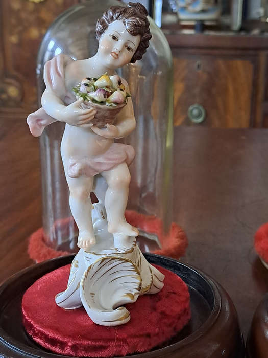 Beautiful pair glass dome  Capodimonte San Marco figurines. Great condition , no visible damage.