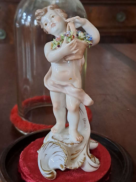Beautiful pair glass dome  Capodimonte San Marco figurines. Great condition , no visible damage.