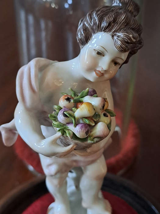 Beautiful pair glass dome  Capodimonte San Marco figurines. Great condition , no visible damage.