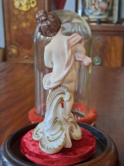 Beautiful pair glass dome  Capodimonte San Marco figurines. Great condition , no visible damage.