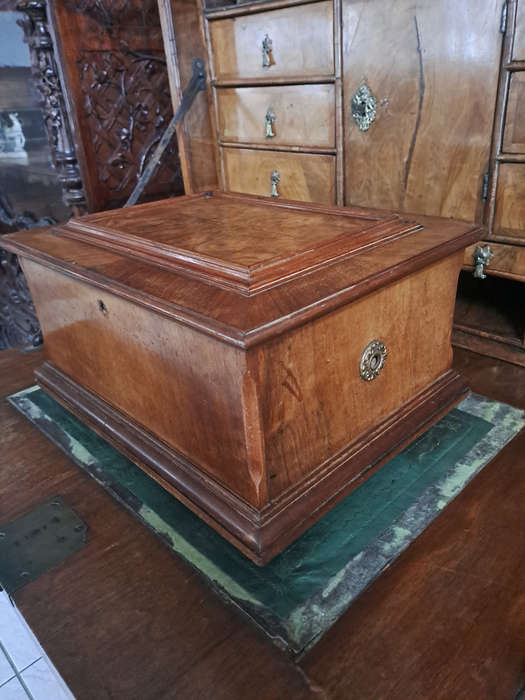 Lovely bur wall nut and teak? wooden music box altered