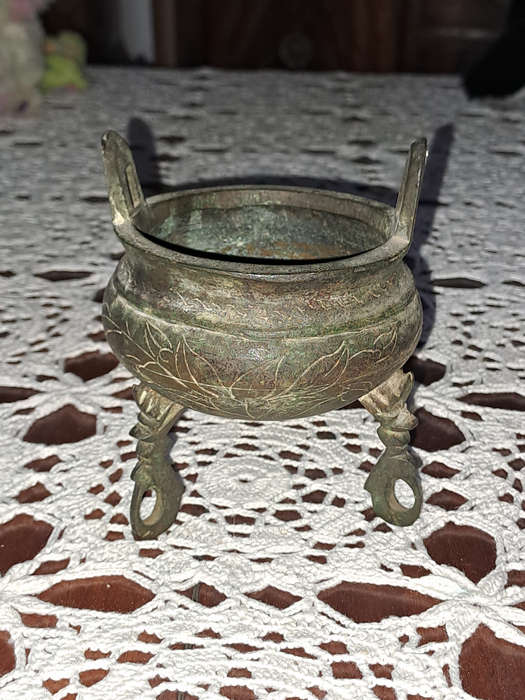 VERY old bronze chinese tripod censer