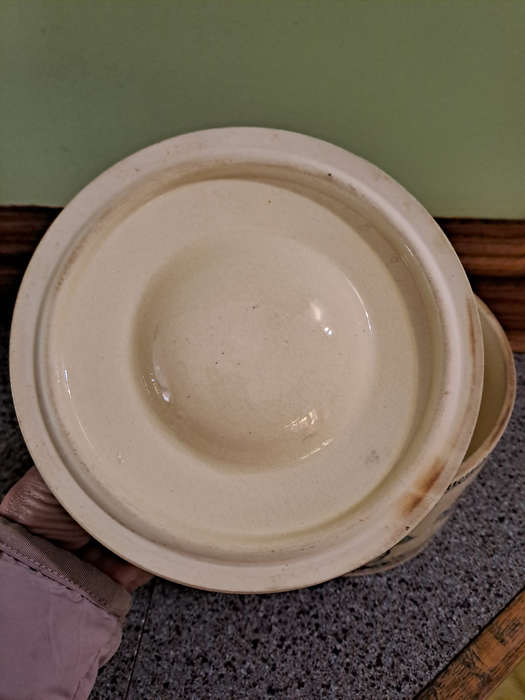 Beautiful vintage large biscuit barel