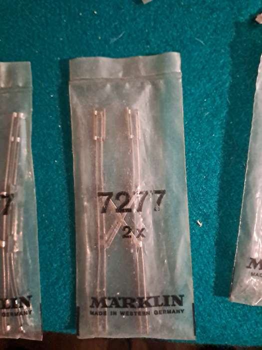 Marklin  HO 7277 cross section catenary sealed 2pce per pack