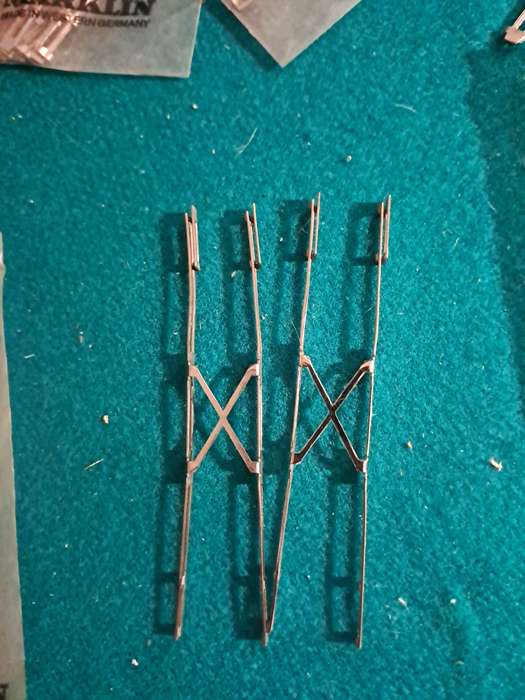Marklin  HO 7277 cross section catenary 2pce used but very good