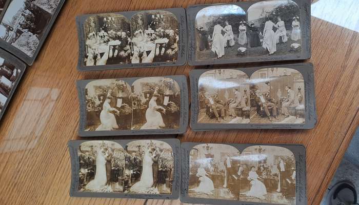 Antique Ptnd 1897 Underwood stereoscope with 90 stereoscopic photographs
