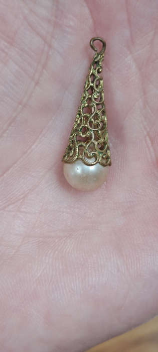 Vinatge costume pearl like pendant looks like a filigree icecream
