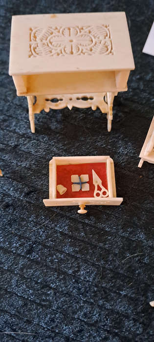 Miniature bone Ca 1880  Doll's House Furniture