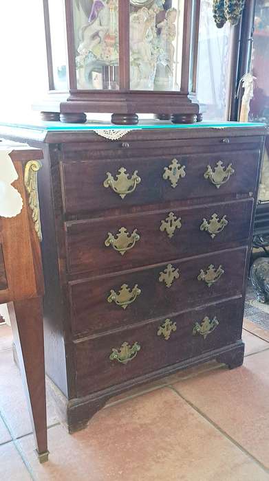 18th Century Mahogany compact gentleman`s chest with brushing slide ca 1740