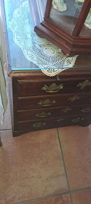 18th Century Mahogany compact gentleman`s chest with brushing slide ca 1740