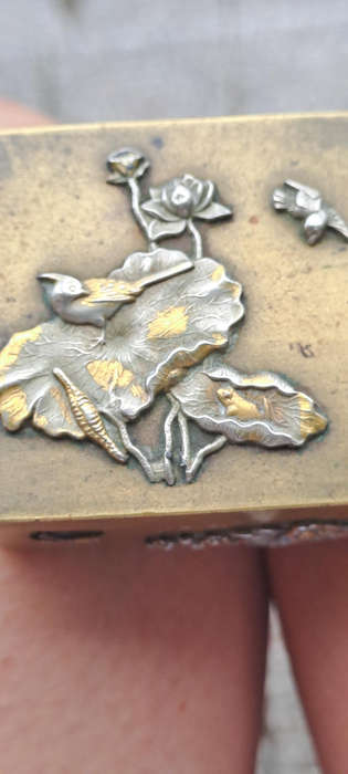 Antique Brass Japanese Snuff/stamp box/pill box Meiji Period Relief Decoration silver and gold rare