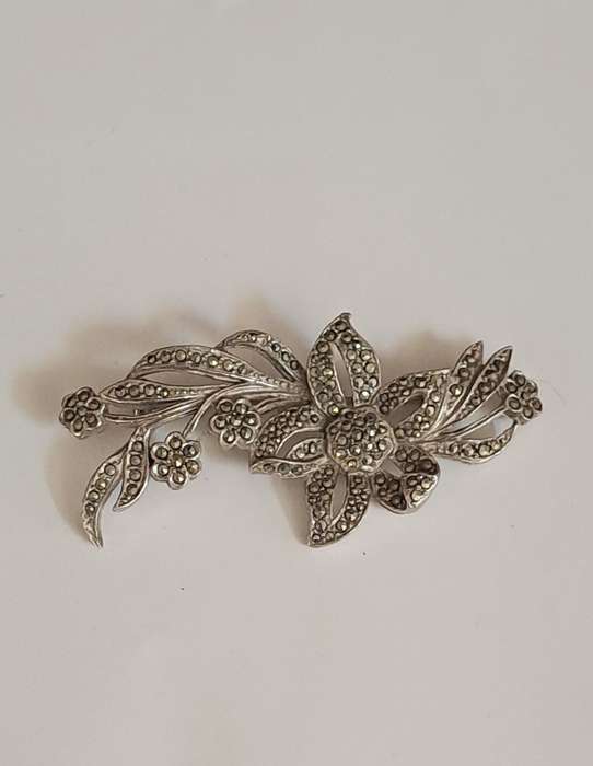 Vintage silver tone and marcasite floral spray brooch stunning