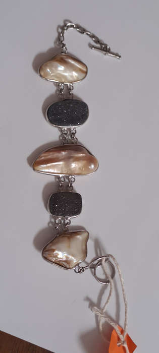vintage stunning shell and crystal braclet
