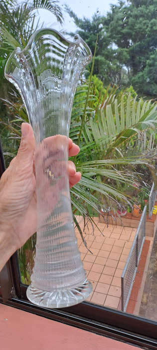 Imperial Glass swung ripple and ribbon vase beautiful