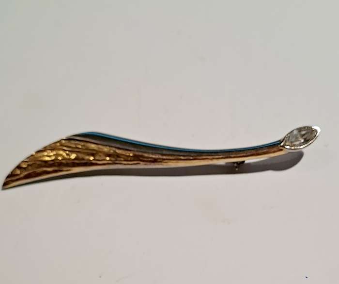 Beautiful vintage swirl bar brooch with gold and silver and stone