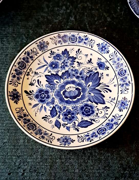 Very large Dutch  32cm hand painted blue and white platter GORGEOUS