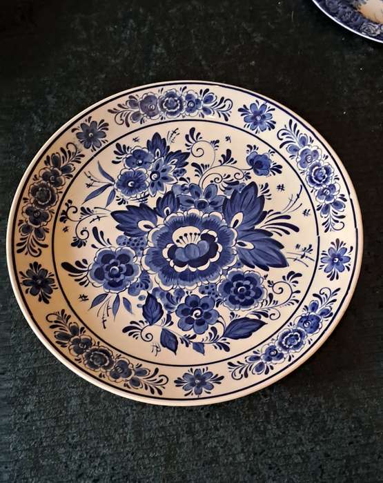 Very large Dutch  32cm hand painted blue and white platter GORGEOUS