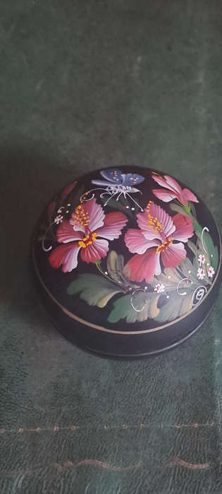 Beautiful hand painted vintage lacquered paper mache trinket box with flower inside