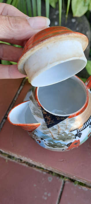 Kutani ware Japan fine white porcelain sugar pot and tea pot