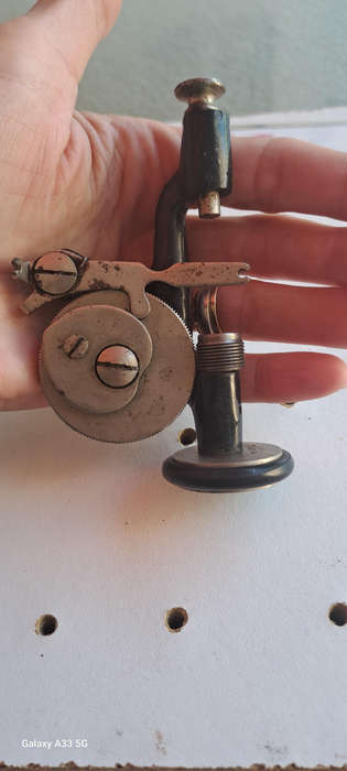 Vintage Singer 27 bobbin  spinner
