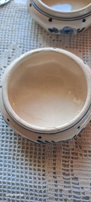 Delft tea strainer and extra cup