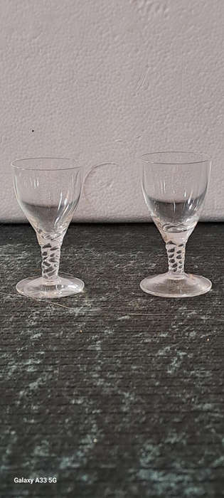 Set of 2 schnaps  Amager/Twist glasses Kapstrup glassworks Holmegaad