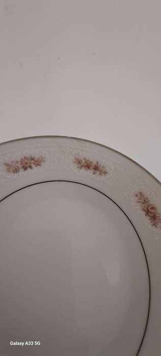 Noritake  Glenaire 2060 complete dinner service 6 place settings also available the tee/coffee set