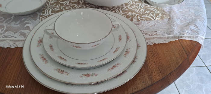 Noritake  Glenaire 2060 complete dinner service 6 place settings also available the tee/coffee set